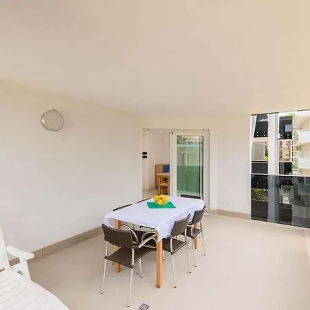 Apartment In 21782 *